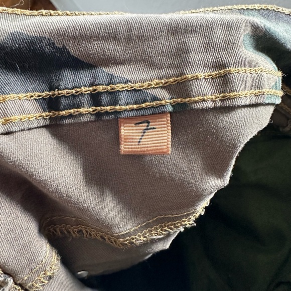 Soho Babe Distressed Camo Skinny Pants sz: 7 - Picture 5 of 7